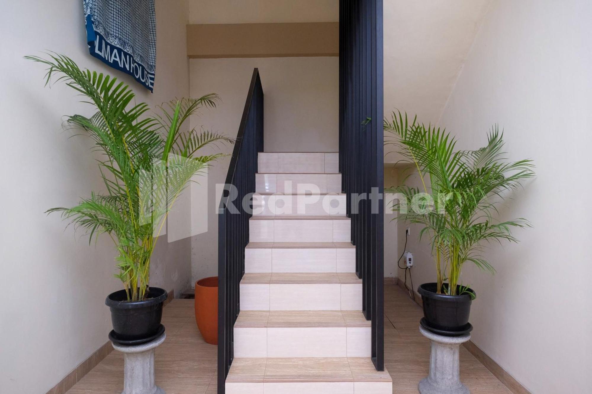 Ndliman House Near Ugm Jogja Mitra Reddoorz Hotel Kejayan ภายนอก รูปภาพ