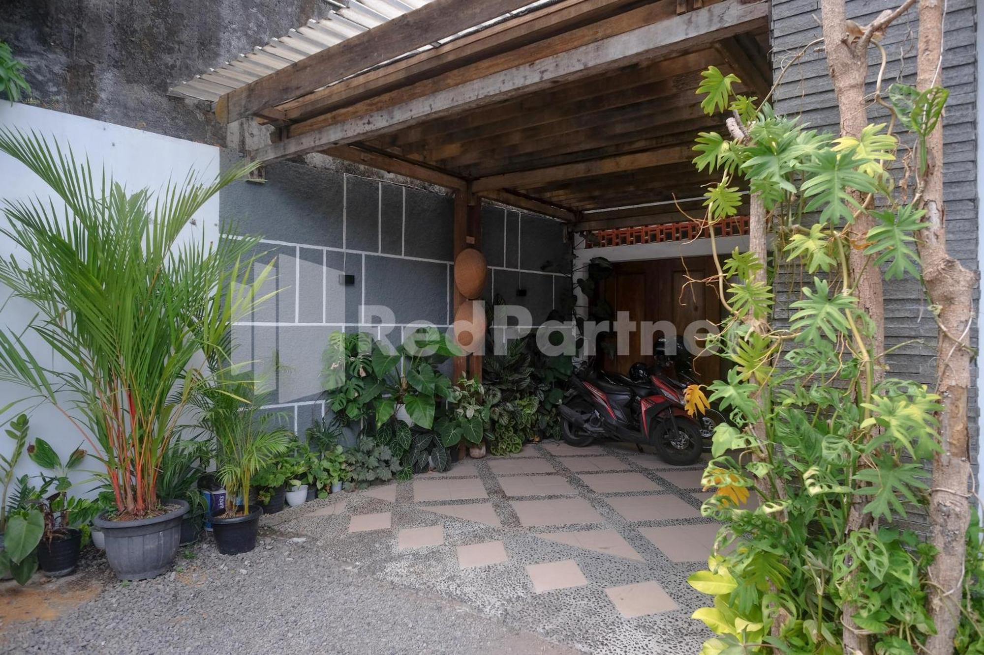 Ndliman House Near Ugm Jogja Mitra Reddoorz Hotel Kejayan ภายนอก รูปภาพ