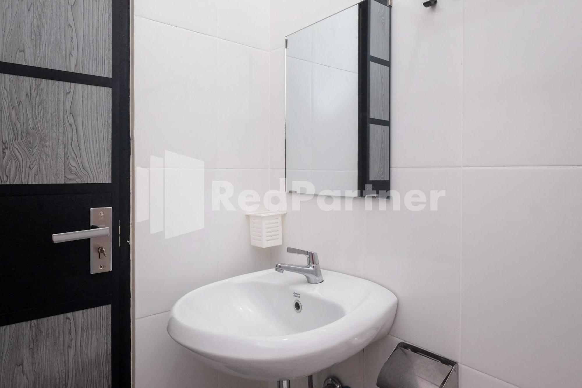 Ndliman House Near Ugm Jogja Mitra Reddoorz Hotel Kejayan ภายนอก รูปภาพ