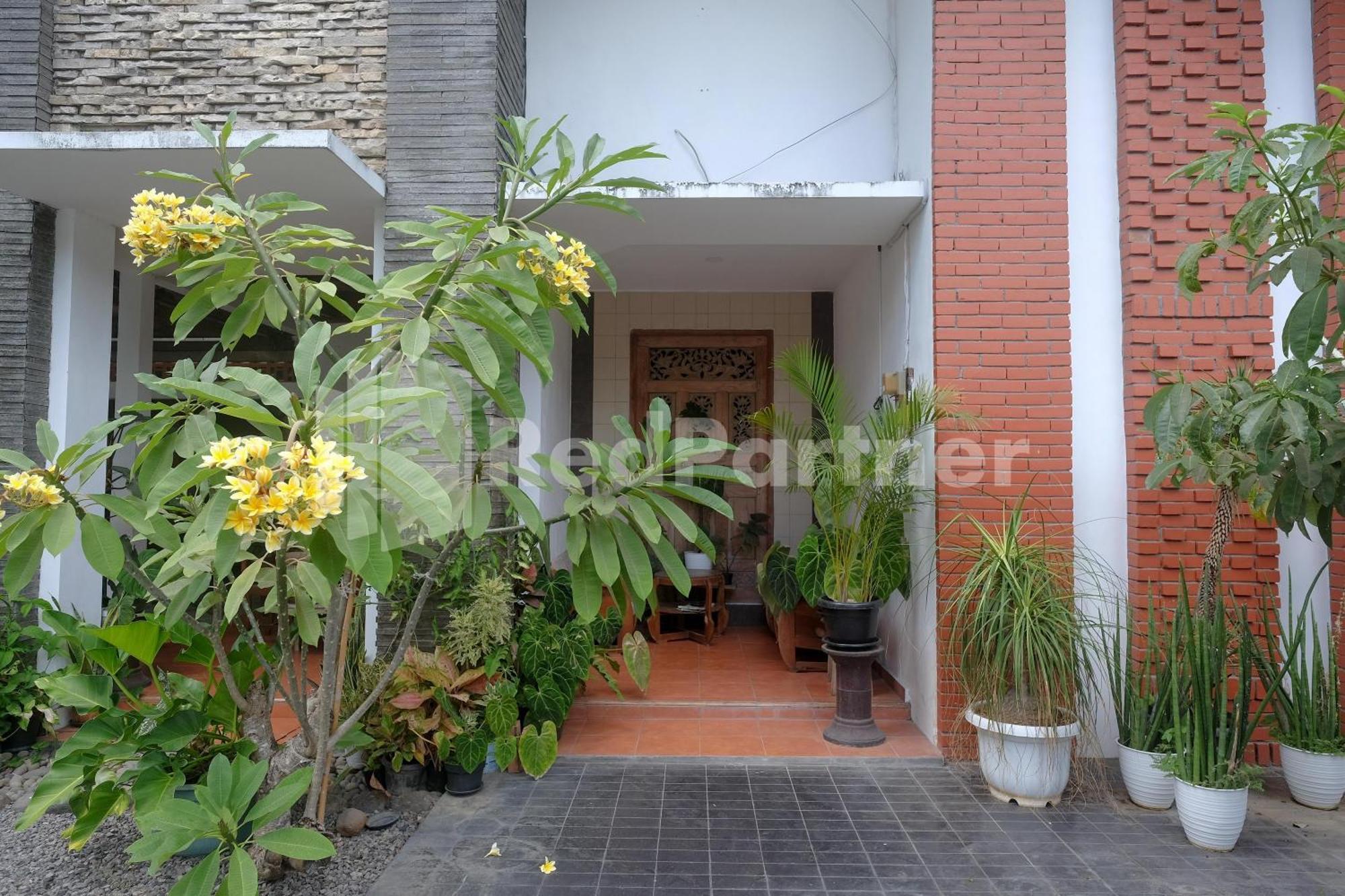 Ndliman House Near Ugm Jogja Mitra Reddoorz Hotel Kejayan ภายนอก รูปภาพ